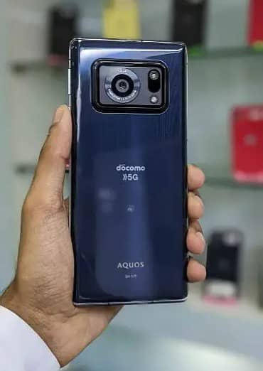 Sharp Aquos R6 0