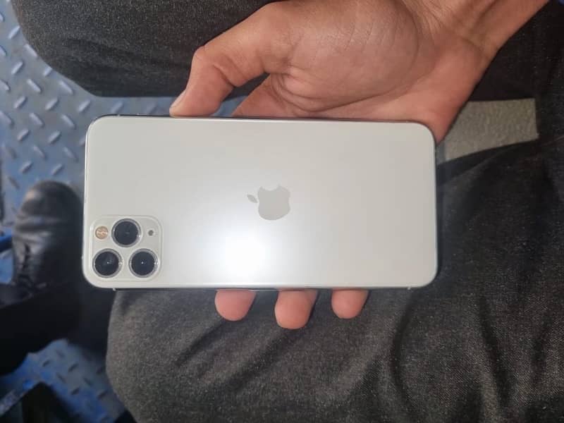 iPhone 11 Pro Max 0