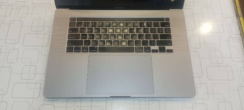 MacBook Pro 2019 16" i7 9th gen 1