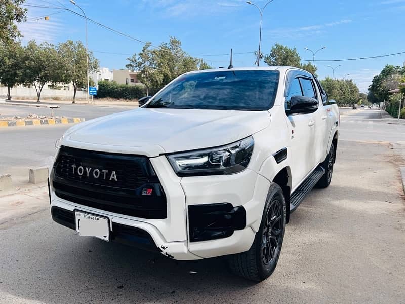 Toyota Hilux 2023 1