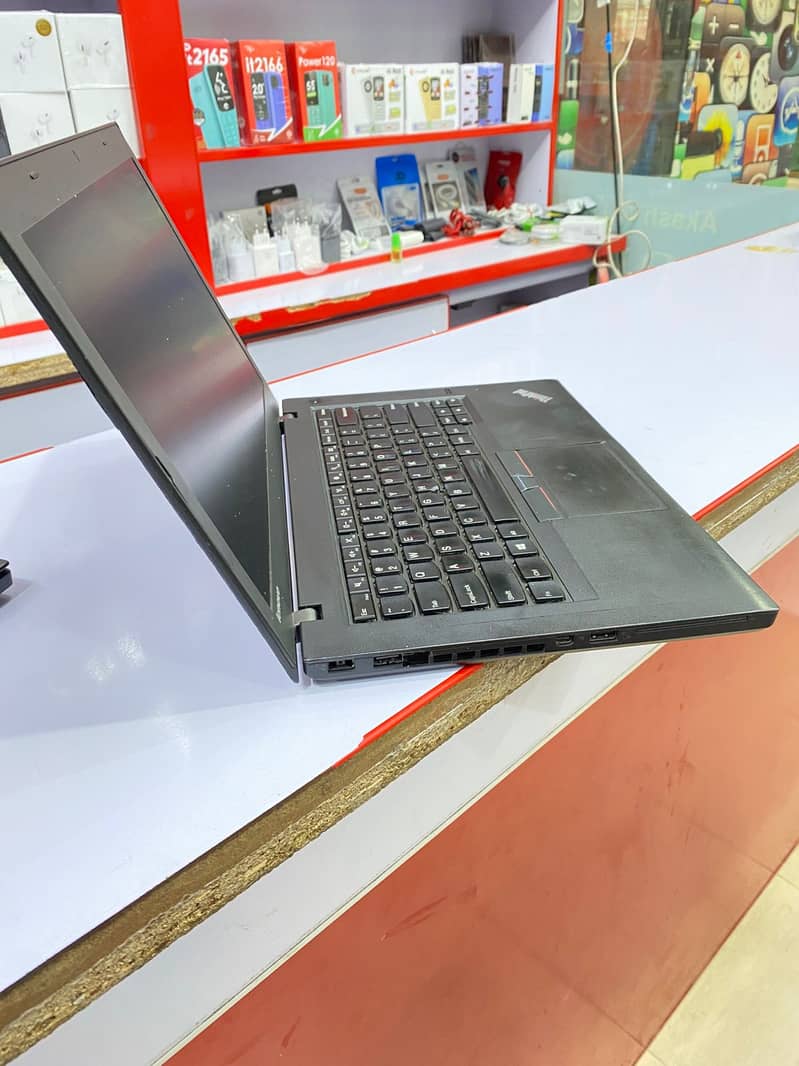 Laptop Lenovo Thinkpaid Core i5 5th gen specs 8/128gb urgetn sale 5