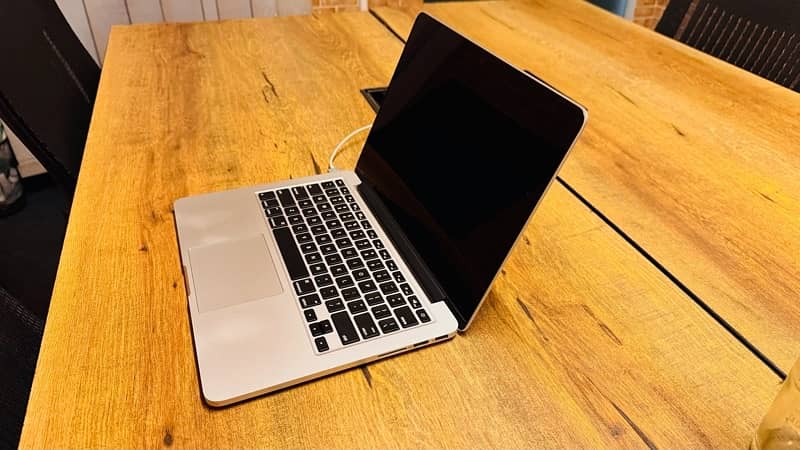 MacBook Pro 13 inch early 2015 i5 8/256 3