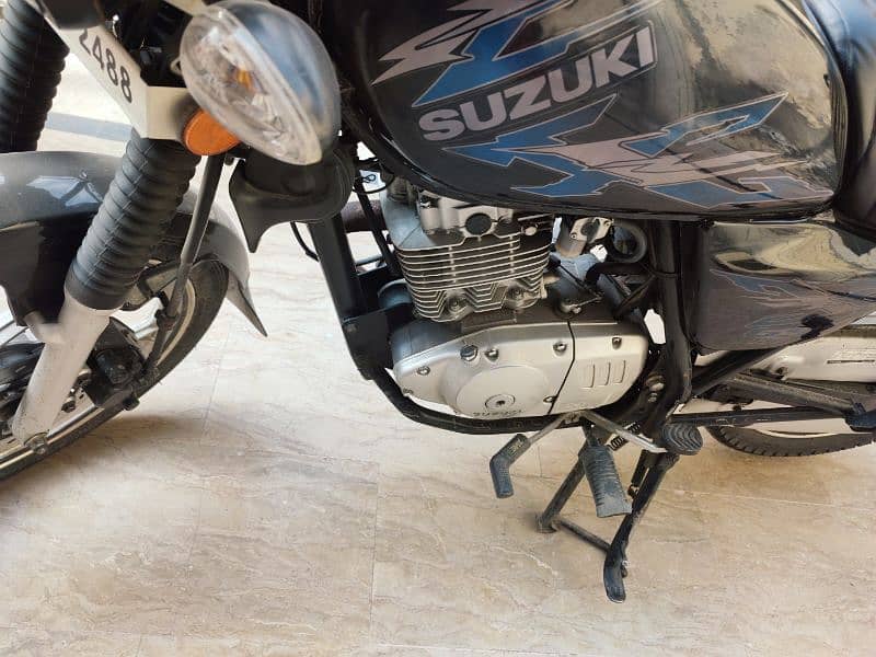 Suzuki GS150 4