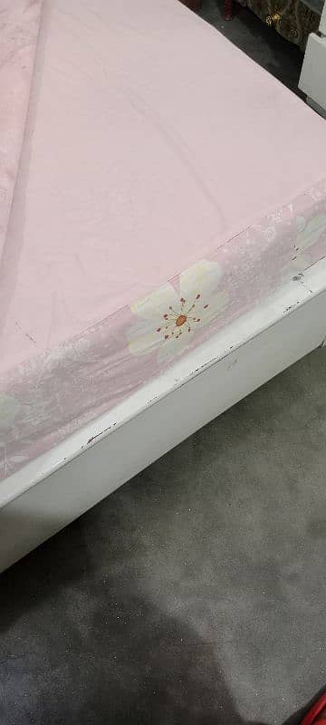 6 inches height 72/78 king size spring matress in good condition.