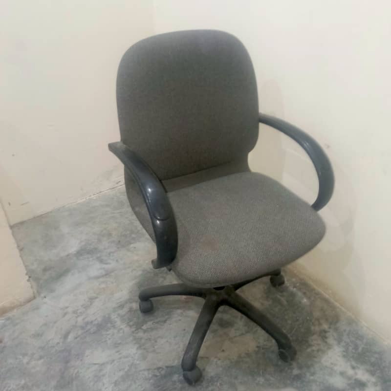 Chair is in good condition 0