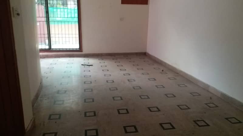 10 MARLA SLIGHTLY USED SINGLE STOREY HOUSE IS AVAILABLE FOR RENT ON TOP LOCATION OF WAPDA TOWN LAHORE 11