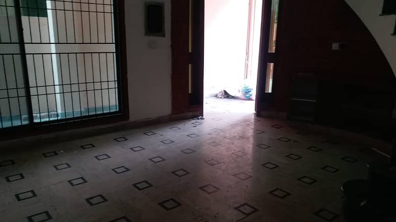 10 MARLA SLIGHTLY USED SINGLE STOREY HOUSE IS AVAILABLE FOR RENT ON TOP LOCATION OF WAPDA TOWN LAHORE 13