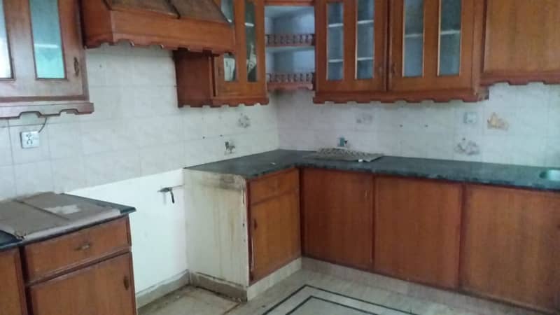 10 MARLA SLIGHTLY USED SINGLE STOREY HOUSE IS AVAILABLE FOR RENT ON TOP LOCATION OF WAPDA TOWN LAHORE 18