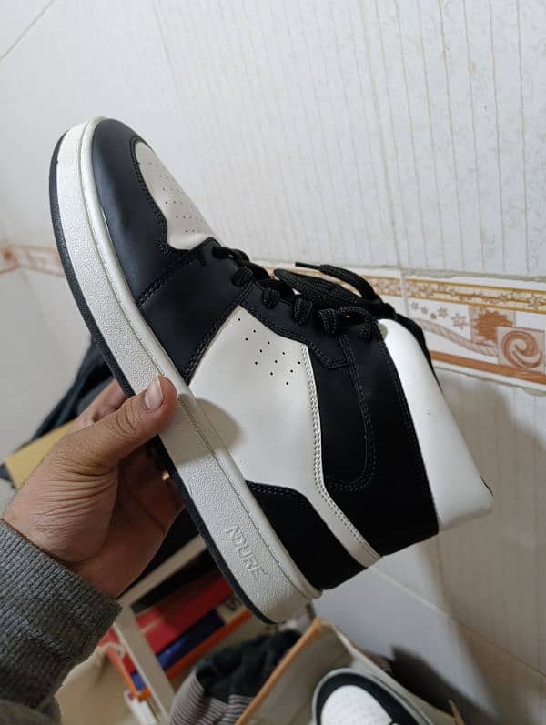 Service ndure Jordan style sneakers 2