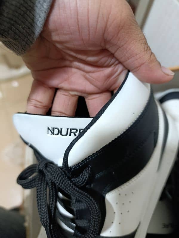 Service ndure Jordan style sneakers 5