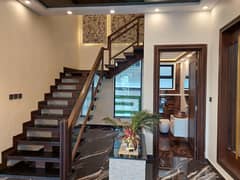 DON'T Miss This 1 Kanal Luxury House In Bahria Town ( Gas Meter Installed )