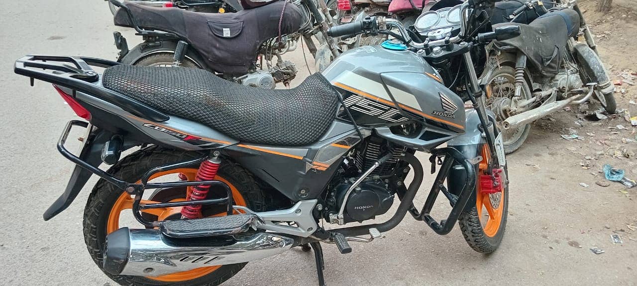 honda cb150f for sale in excellent condition 5