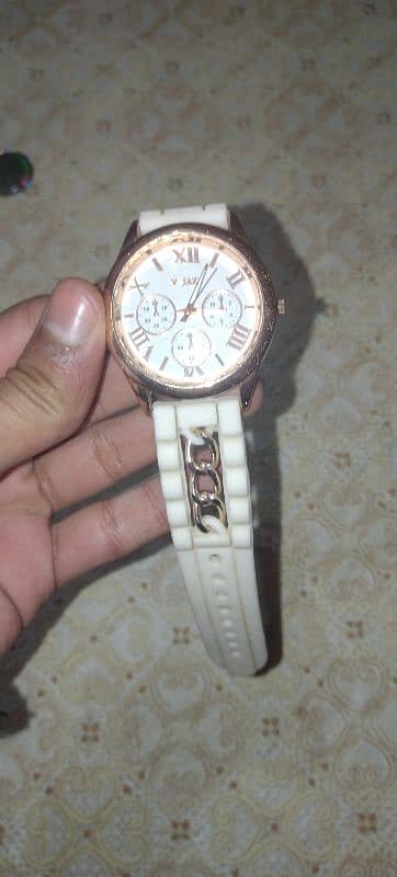 White and golden colour hand watch 0