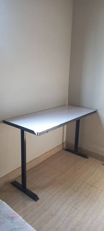 Modern Computer Table - Best Condition 0