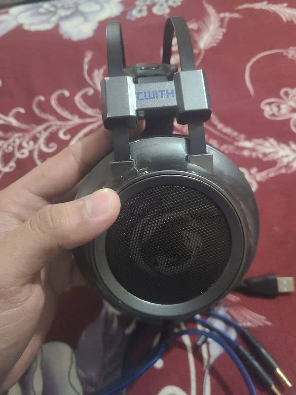 GHST400BK HEADPHONE 2