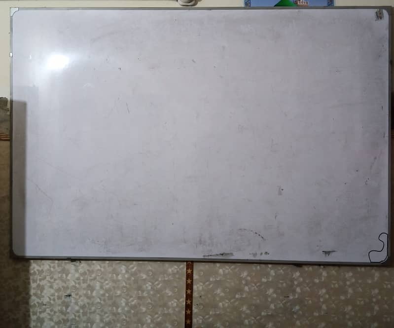 white board 4 foot wide and 6 foots height 0