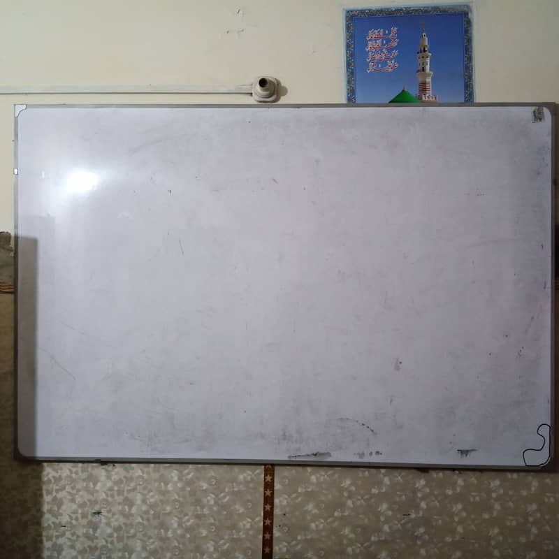 white board 4 foot wide and 6 foots height 1