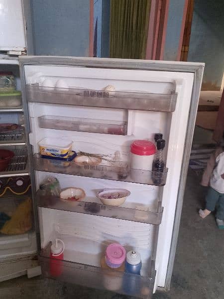 Dawlance fridge in working condition 7