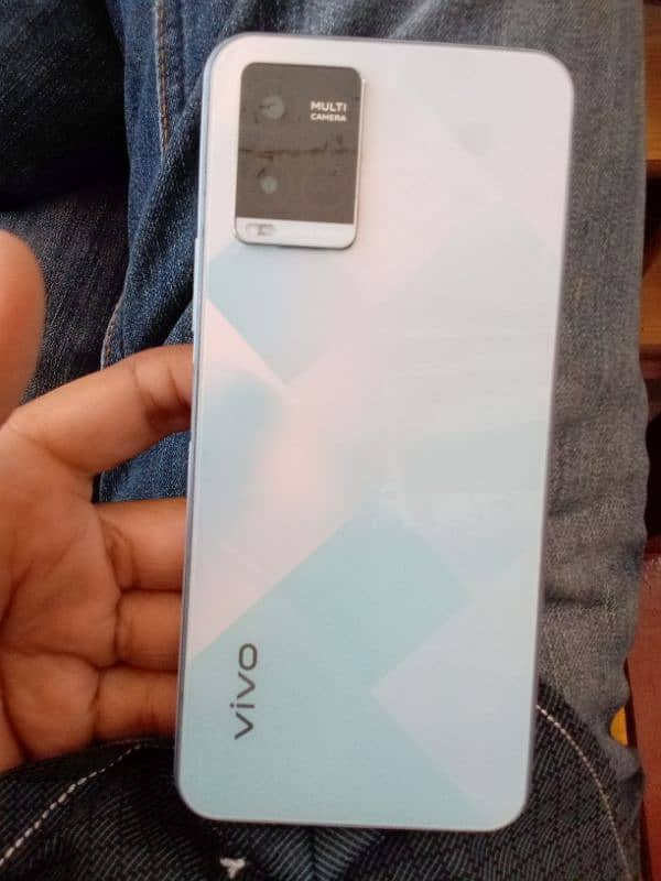 vivo y21.4/64 complete box and charger sath hy . finger lpck b ok hy 0