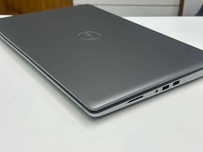 DELL PRECISION 7560  CORE I7 / 11TH GEN 32GB RAM - 1TB  SSD 4GB RTX 1