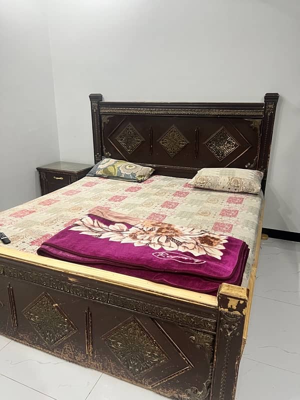 good quality bed and full furniture with dressing table also 0