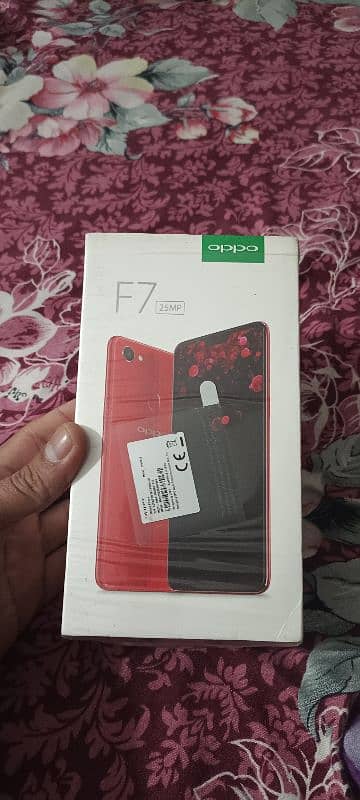 oppo f7 in good condition urgent for sale.    0317.44. 38.227 4