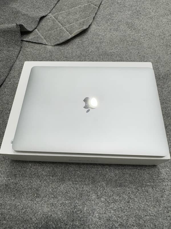 macbook pro m2 chip 2022 model 4