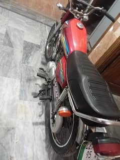 Honda 125 lahor nambar 18 model All oky golden nambar 95