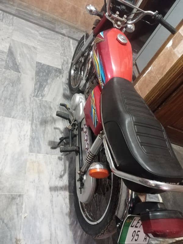 Honda 125 lahor nambar 18 model All oky golden nambar 95 0