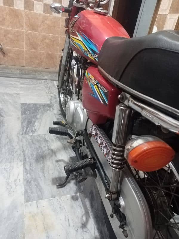 Honda 125 lahor nambar 18 model All oky golden nambar 95 3