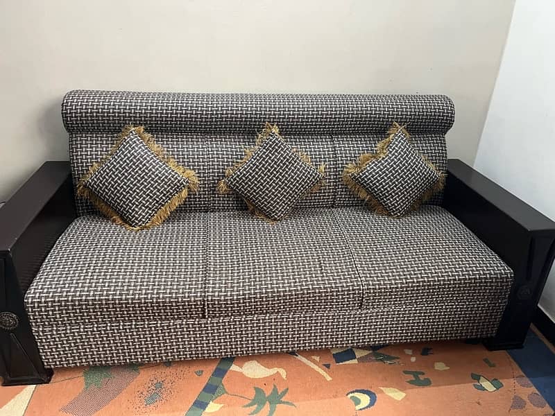 5 seater sofa in a good condition for sale 1