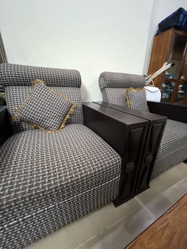 5 seater sofa in a good condition for sale 4