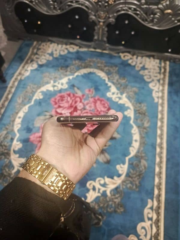 Iphone Xs Jv 64 Gb Gold Colour 2