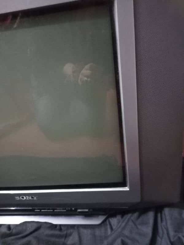 used 2 year 21 inch screen well in condition 2