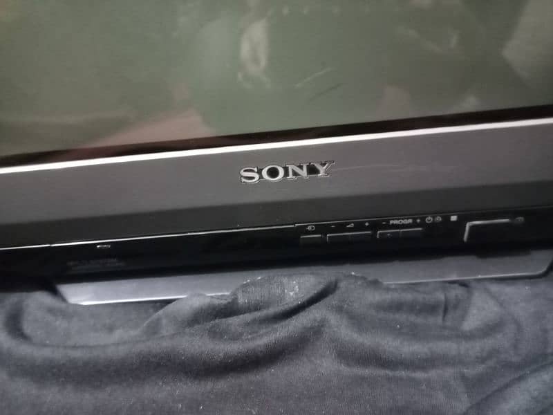 used 2 year 21 inch screen well in condition 3