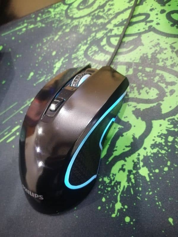 Phillips momentum gaming mouse 4