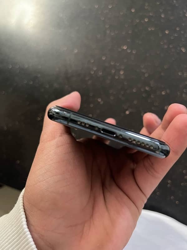 Iphone 11 pro 64GB pta approved 4