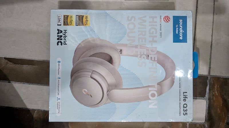 read ad earphones headphones qcy soundpeats anker soundcore haylou tws 7