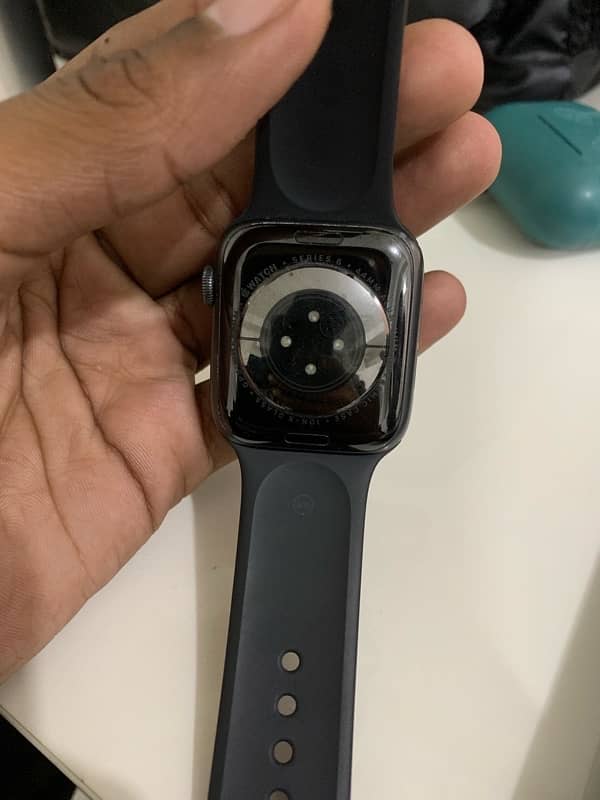 Apple Watch Series 6 - Space Grey (32GB) 2