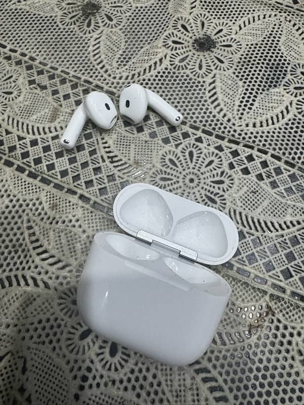 AirPods 4th gen 1