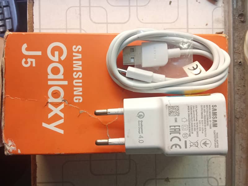 Samsung Mobile J5 complete box 2