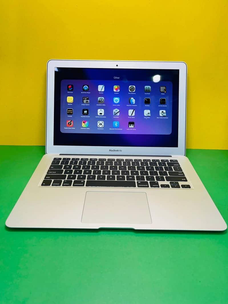 APPLE MACBOOK AIR 2017 WITH 8GB/256GB 1