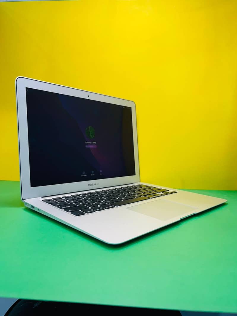 APPLE MACBOOK AIR 2017 WITH 8GB/256GB 7