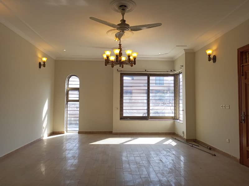 Beautiful and luxury upper portion for rent 4