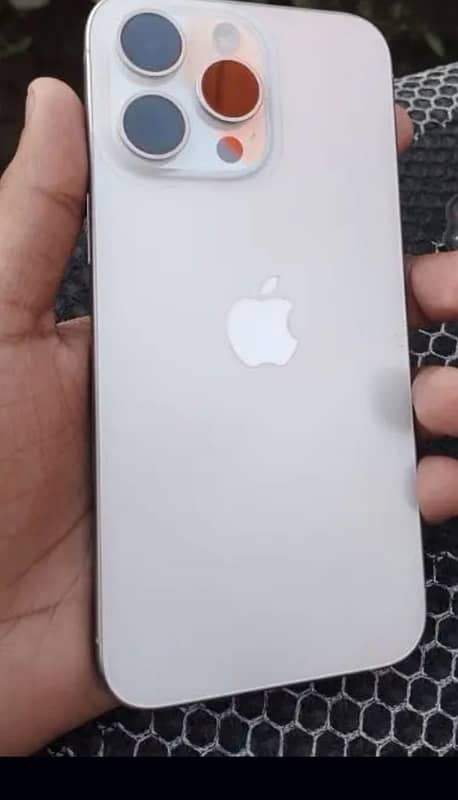 iPhone 15 pro max white titanium 1