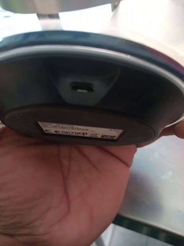 SAMSUNG WIRELESS CHARGER UNUSED 2