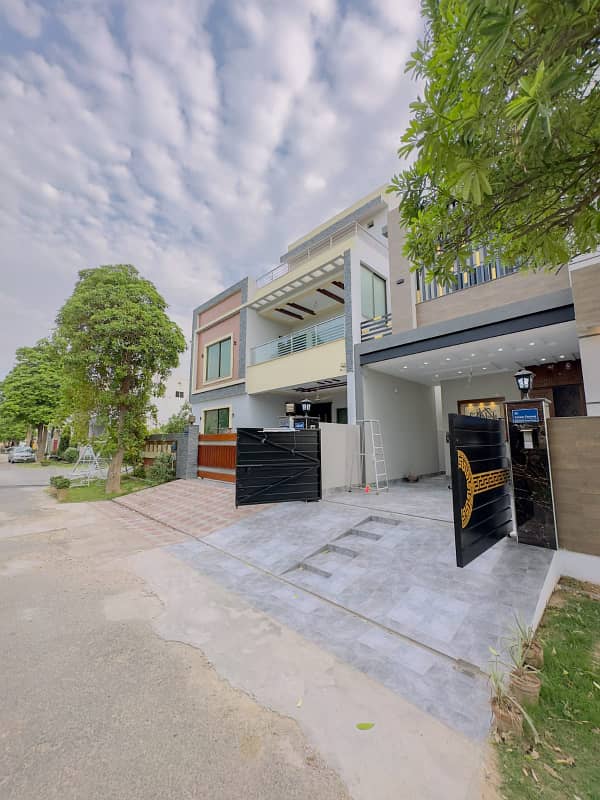 House Of 10 Marla Is Available For Sale In Wapda City 23