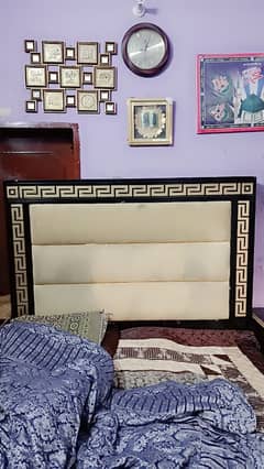 Bed for sale Khud saiye per bnwaya 1 sall huwa  I want to buy new bed