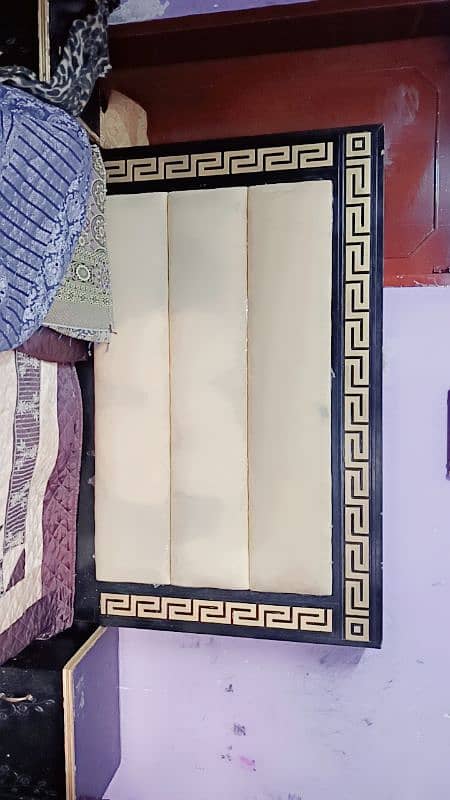 Bed for sale Khud saiye per bnwaya 1 sall huwa  I want to buy new bed 1