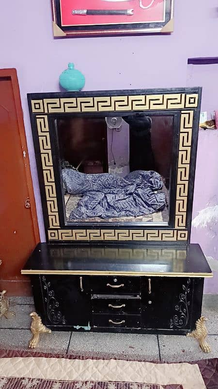 Bed for sale Khud saiye per bnwaya 1 sall huwa  I want to buy new bed 2